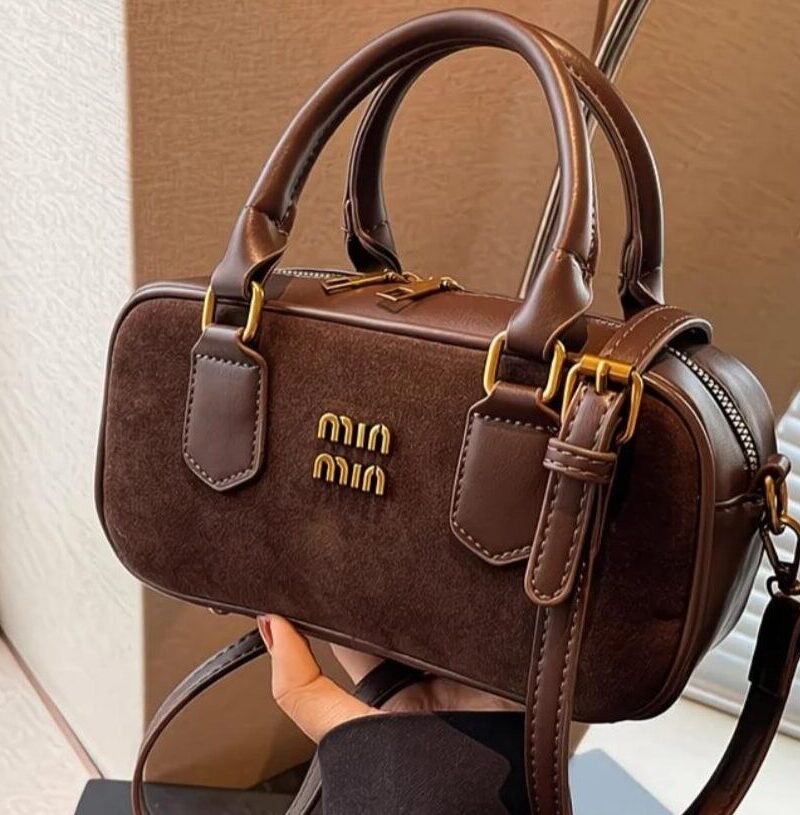 Designer's Autumn/Winter New Velvet Boston Handheld Pillow 2024 Single Shoulder Small Round Bag Versatile for Women kk11